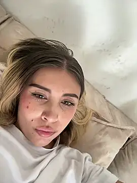 Snapshot of charlotte__grey chatting on June 28, 7:20 pm charlotte grey online show from June 28, 7:20 pm