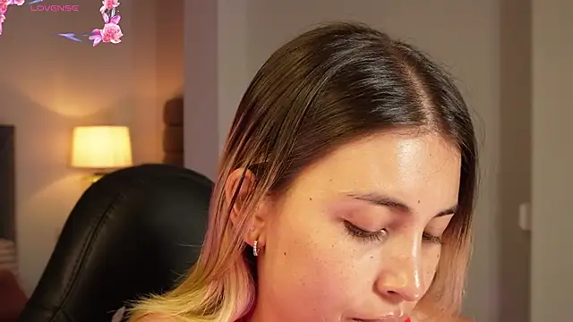 Snapshot of charlotte__grey chatting on July 27, 8:05 pm charlotte grey online show from July 27, 8:05 pm