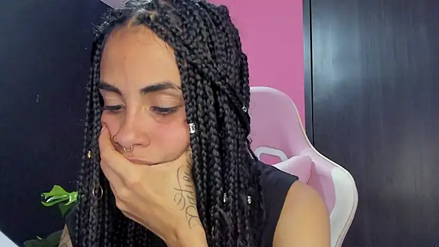 Juanadearco5 online show from December 7, 12:30 am