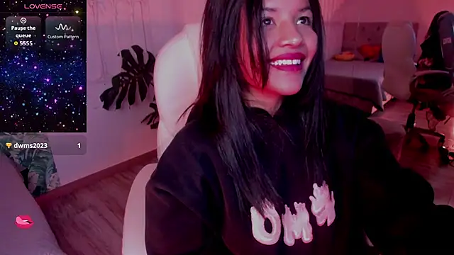 Snapshot of petite_molly_ chatting on November 28, 12:19 pm petite molly online show from November 28, 12:19 pm