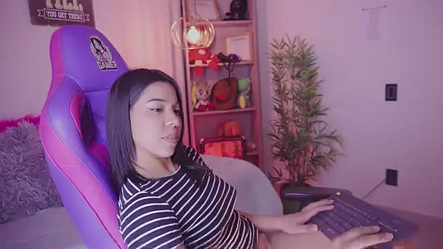 madelyn rose  online show from February 3, 6:40 am