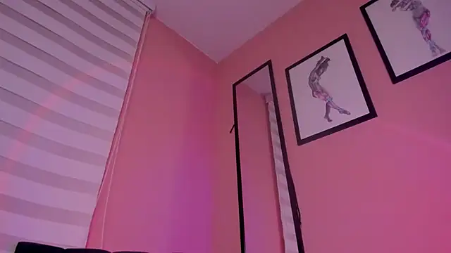 Snapshot of SensualJane2 chatting on June 16, 1:52 am SensualJane2 online show from June 16, 1:52 am