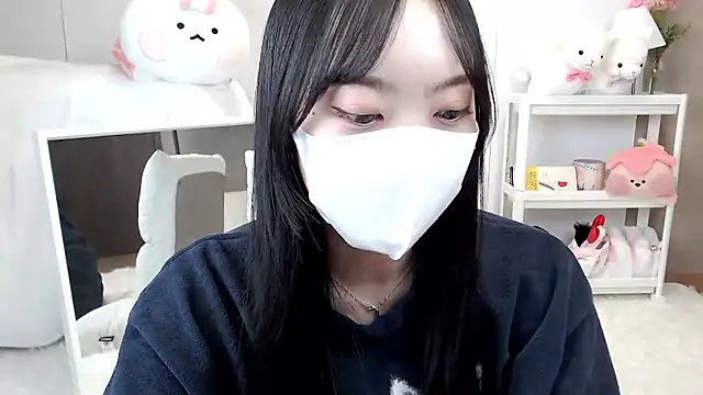 momo room online show from April 10, 11:26 am