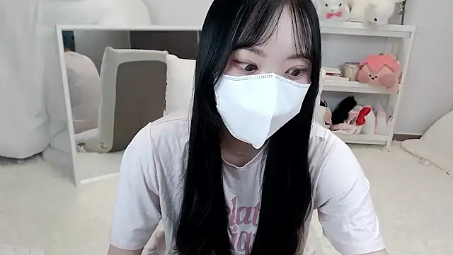 momo room online show from June 5, 11:27 am