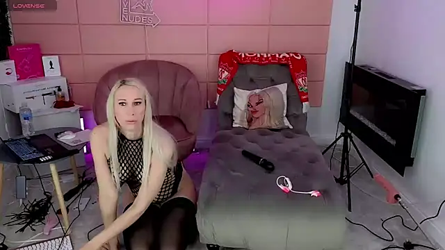Snapshot of nurse-barbie chatting on May 18, 3:18 pm nurse-barbie online show from May 18, 3:18 pm