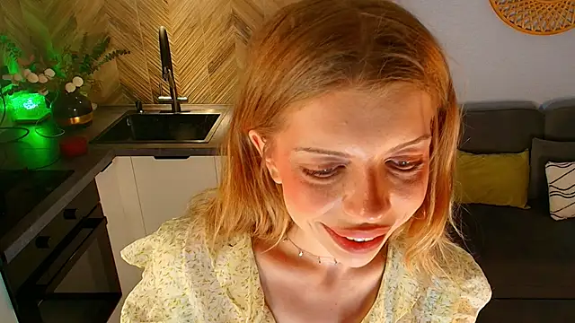 Snapshot of Hannah_Carr chatting on June 13, 4:27 pm Hannah Carr online show from June 13, 4:27 pm