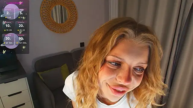Snapshot of Hannah_Carr chatting on July 6, 8:55 pm Hannah Carr online show from July 6, 8:55 pm