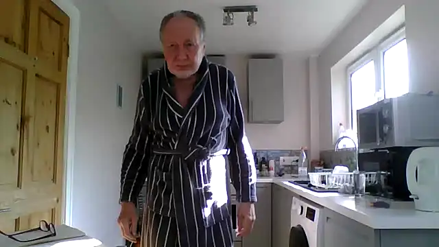 Snapshot of jimmybenido chatting on August 1, 4:50 pm jimmybenido online show from August 1, 4:50 pm