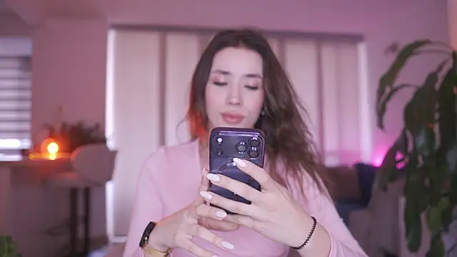 Snapshot of honeyann08 chatting on February 2, 9:57 pm honeyann08 online show from February 2, 9:57 pm