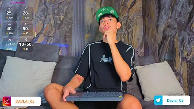 Snapshot of Daviid_laidd chatting on June 1, 12:29 pm Daviid laidd online show from June 1, 12:29 pm