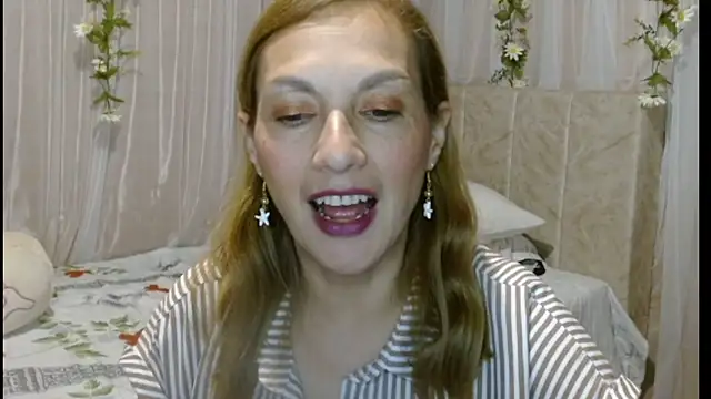 italagomez  online show from February 14, 12:30 am