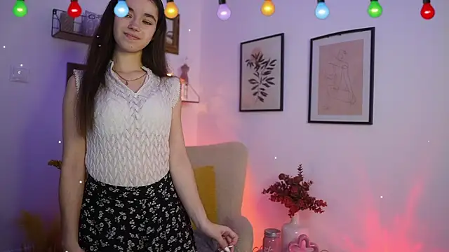 Gia Paige18 online show from December 15, 1:59 pm