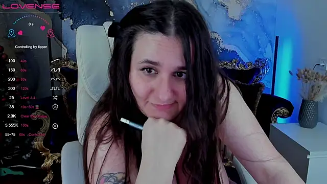 JuicyBeRrys online show from December 29, 1:38 pm