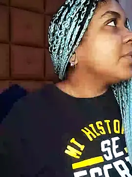 ELLA KELLY online show from February 7, 11:45 am