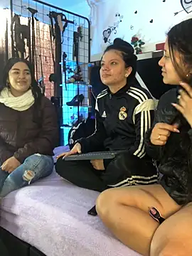 1lovelygirls online show from December 3, 12:14 pm