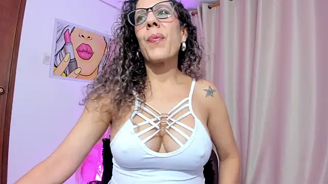 Snapshot of StarMilf chatting on July 18, 12:42 pm StarMilf online show from July 18, 12:42 pm