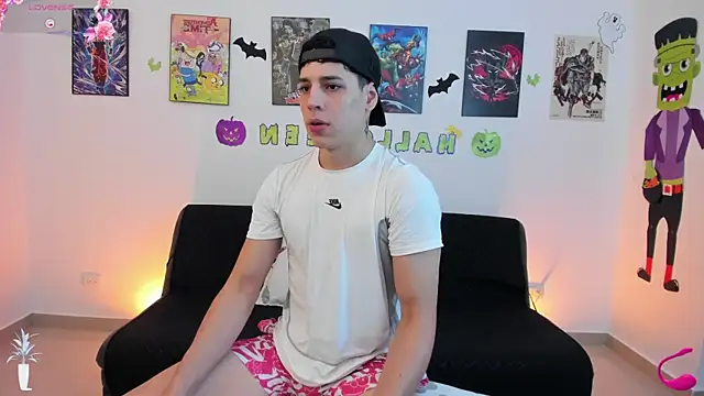 jonathanjoestar  online show from November 3, 9:59 pm