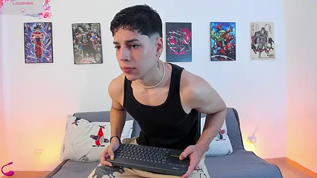 jonathanjoestar  online show from January 17, 9:07 pm