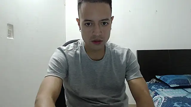 Snapshot of dimitriquiet05 chatting on December 2, 2:20 am dimitriquiet05 online show from December 2, 2:20 am