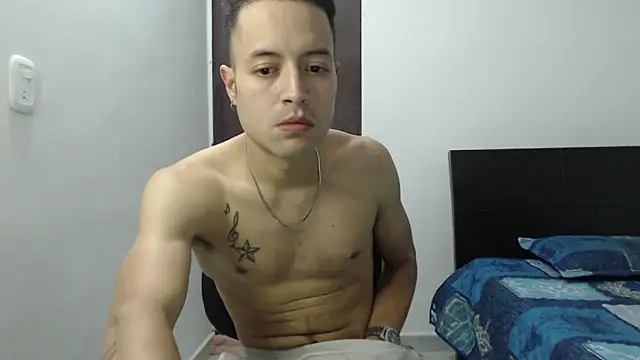 Snapshot of dimitriquiet05 chatting on December 7, 6:43 am dimitriquiet05 online show from December 7, 6:43 am