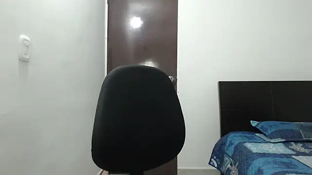 Snapshot of dimitriquiet05 chatting on December 12, 3:32 am dimitriquiet05 online show from December 12, 3:32 am