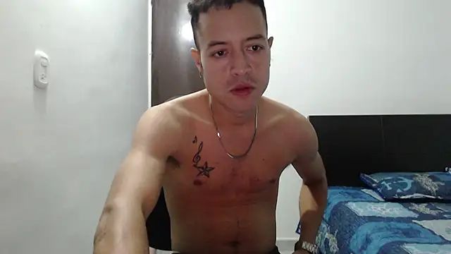 Snapshot of dimitriquiet05 chatting on December 19, 2:12 am dimitriquiet05 online show from December 19, 2:12 am