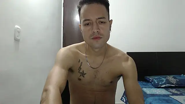 Snapshot of dimitriquiet05 chatting on December 20, 4:31 am dimitriquiet05 online show from December 20, 4:31 am