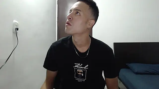 Snapshot of dimitriquiet05 chatting on December 31, 2:29 am dimitriquiet05 online show from December 31, 2:29 am