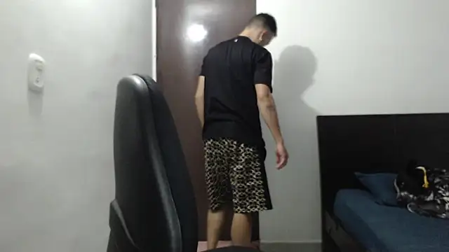 Snapshot of dimitriquiet05 chatting on January 5, 5:20 am dimitriquiet05 online show from January 5, 5:20 am