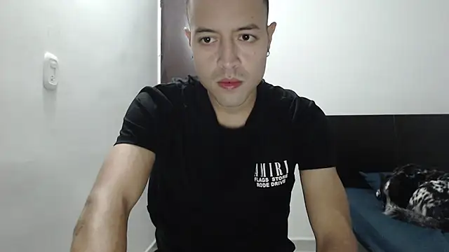 Snapshot of dimitriquiet05 chatting on January 7, 3:35 am dimitriquiet05 online show from January 7, 3:35 am