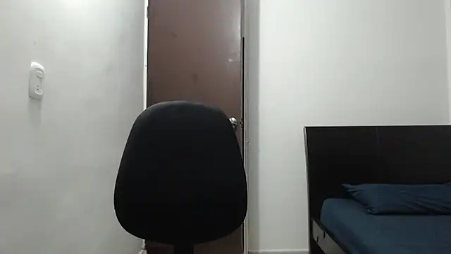 Snapshot of dimitriquiet05 chatting on January 8, 2:57 am dimitriquiet05 online show from January 8, 2:57 am