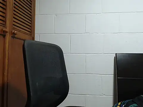 Snapshot of dimitriquiet05 chatting on February 1, 5:50 am dimitriquiet05 online show from February 1, 5:50 am