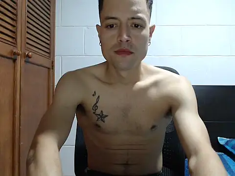 Snapshot of dimitriquiet05 chatting on February 6, 9:01 am dimitriquiet05 online show from February 6, 9:01 am