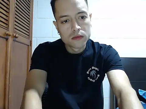 Snapshot of dimitriquiet05 chatting on February 13, 6:31 am dimitriquiet05 online show from February 13, 6:31 am