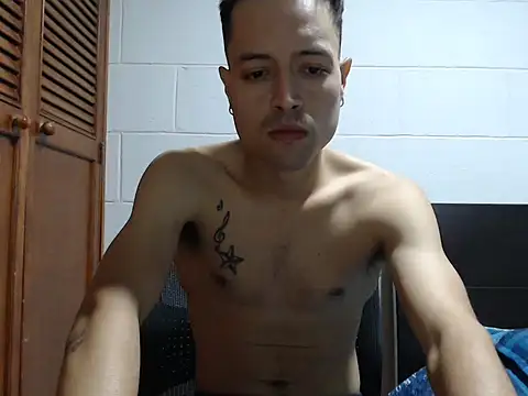 Snapshot of dimitriquiet05 chatting on February 14, 8:22 am dimitriquiet05 online show from February 14, 8:22 am