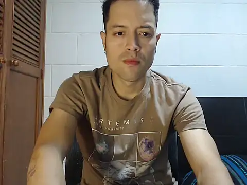 Snapshot of dimitriquiet05 chatting on March 21, 6:51 am dimitriquiet05 online show from March 21, 6:51 am