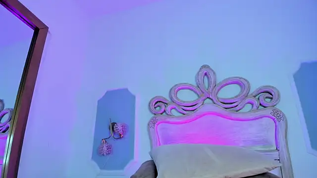 Snapshot of Sara__Williams chatting on November 19, 3:50 am Sara Williams online show from November 19, 3:50 am