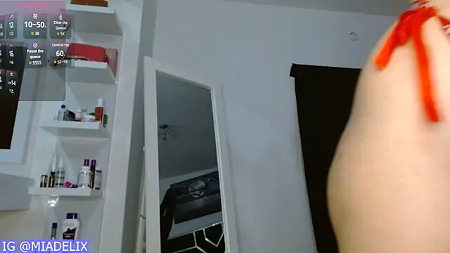 Snapshot of -MiaDelight- chatting on May 8, 4:56 pm -MiaDelight- online show from May 8, 4:56 pm