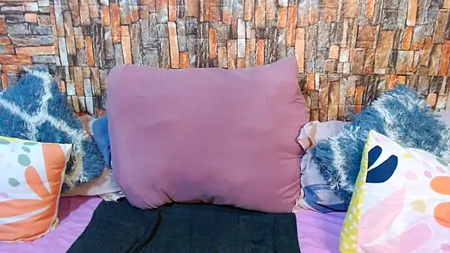 Snapshot of Foxy_African chatting on November 27, 2:24 am Foxy African online show from November 27, 2:24 am