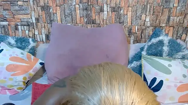 Snapshot of Foxy_African chatting on December 20, 8:21 am Foxy African online show from December 20, 8:21 am