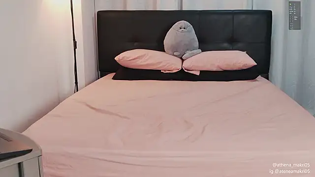 Snapshot of Atenea_Makri chatting on March 24, 2:38 am Atenea Makri online show from March 24, 2:38 am