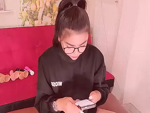 Snapshot of SexualStruggle chatting on December 16, 8:30 am SexualStruggle online show from December 16, 8:30 am