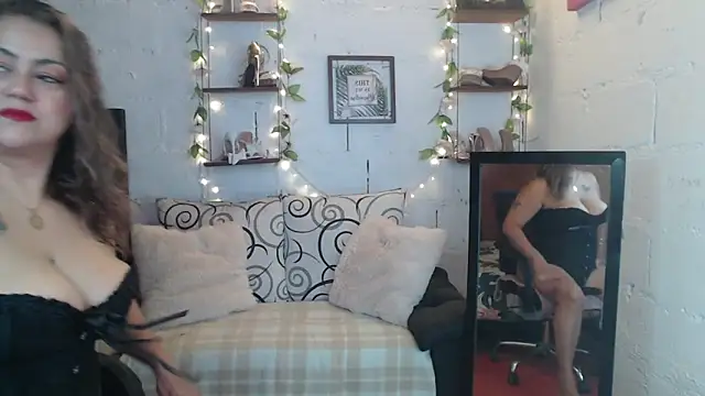 Snapshot of missrosario_stepmoan chatting on February 10, 1:26 pm missrosario stepmoan online show from February 10, 1:26 pm