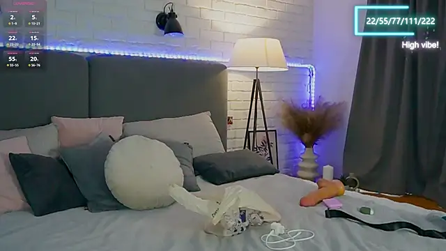 Selena Lily online show from September 29, 6:18 am