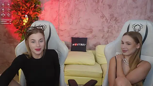 Snapshot of Linda054 chatting on December 9, 4:58 pm Linda054 online show from December 9, 4:58 pm