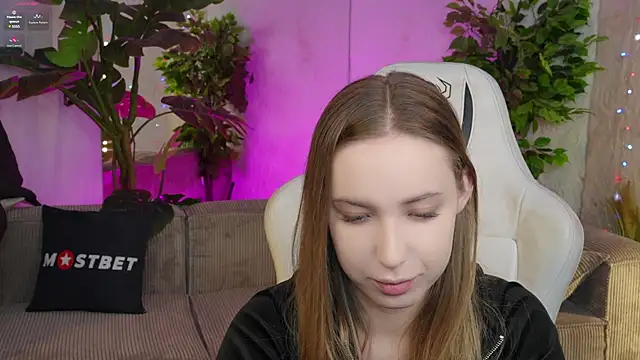 Snapshot of Linda054 chatting on January 13, 4:08 pm Linda054 online show from January 13, 4:08 pm