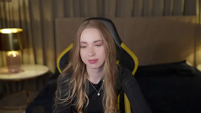 Snapshot of Linda054 chatting on February 14, 3:36 pm Linda054 online show from February 14, 3:36 pm