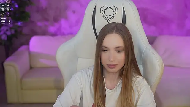 Snapshot of Linda054 chatting on February 18, 4:04 am Linda054 online show from February 18, 4:04 am