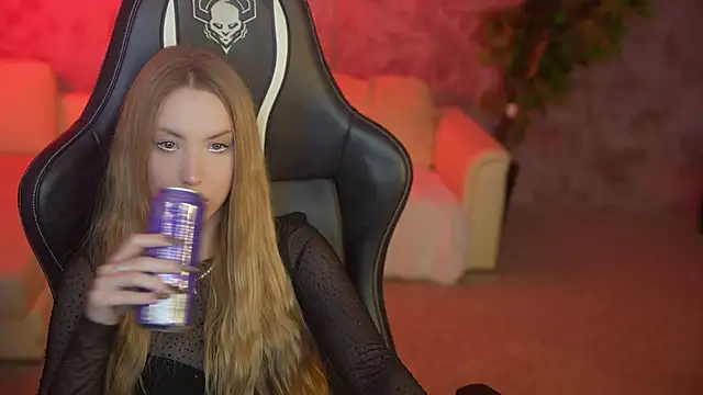 Snapshot of Linda054 chatting on September 19, 12:02 am Linda054 online show from September 19, 12:02 am