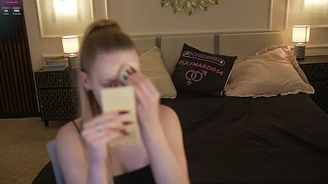 Snapshot of Linda054 chatting on October 26, 12:11 pm Linda054 online show from October 26, 12:11 pm